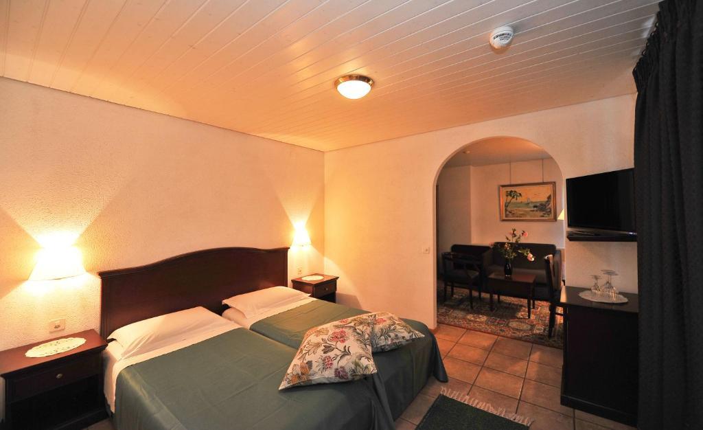 Hotel Ristorante Grotto Serta Lamone Pokoj fotografie