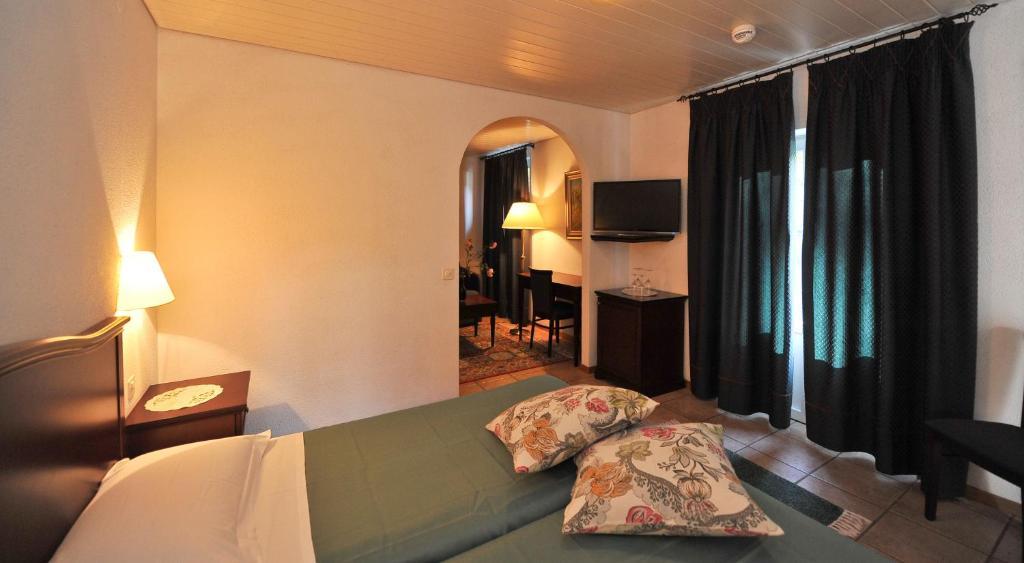 Hotel Ristorante Grotto Serta Lamone Pokoj fotografie